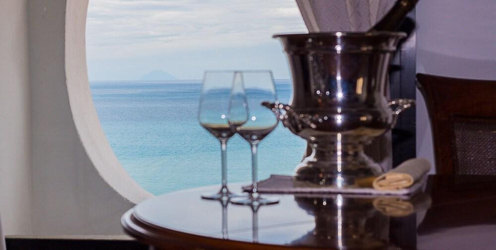 Hotel Ristorante Le Clarisse อามันเตีย ภายนอก รูปภาพ