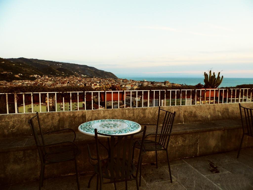 Hotel Ristorante Le Clarisse อามันเตีย ภายนอก รูปภาพ