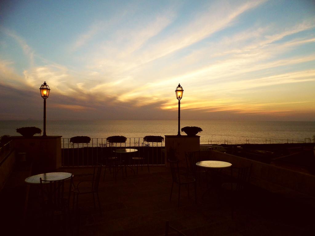 Hotel Ristorante Le Clarisse อามันเตีย ภายนอก รูปภาพ
