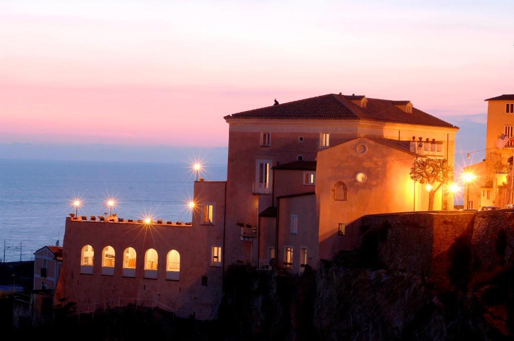 Hotel Ristorante Le Clarisse อามันเตีย ภายนอก รูปภาพ
